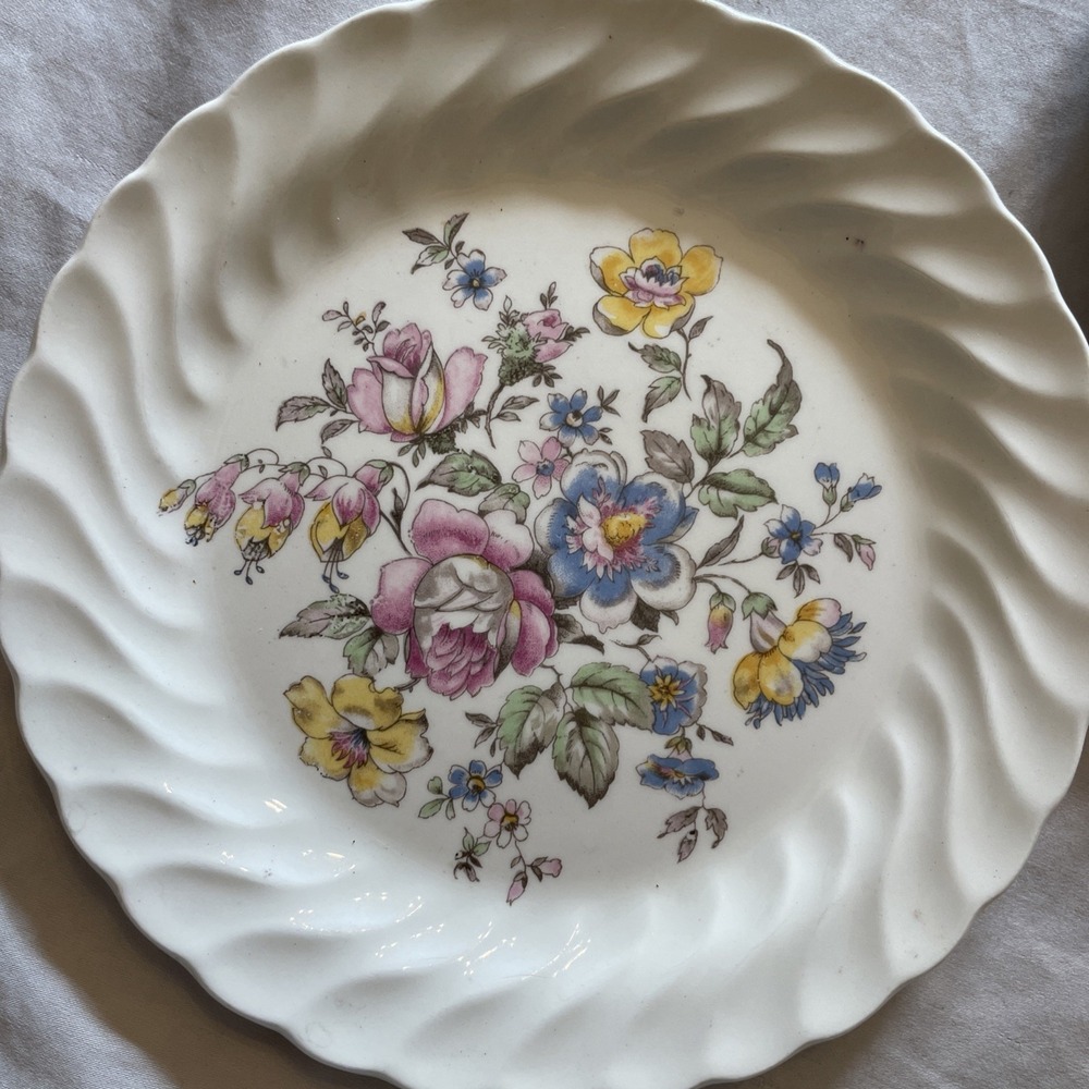 Vintage Royal‎ China Plate China 22K Gold Trim 40s-60s Vibrant Floral